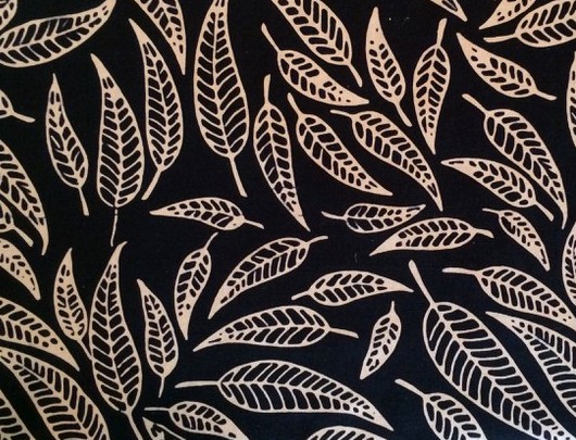 474 Batik anthrazit beige gemustert