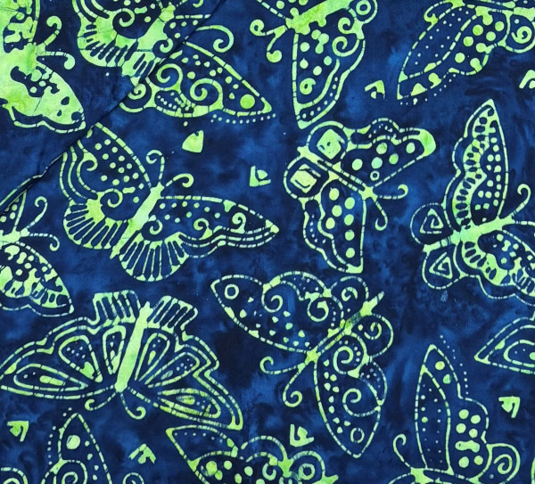 dunkelblaue Batik mit Schmetterlingen